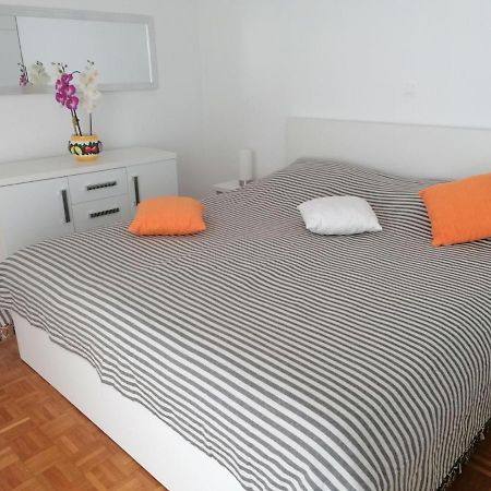 Apartman Petra Pula Bagian luar foto