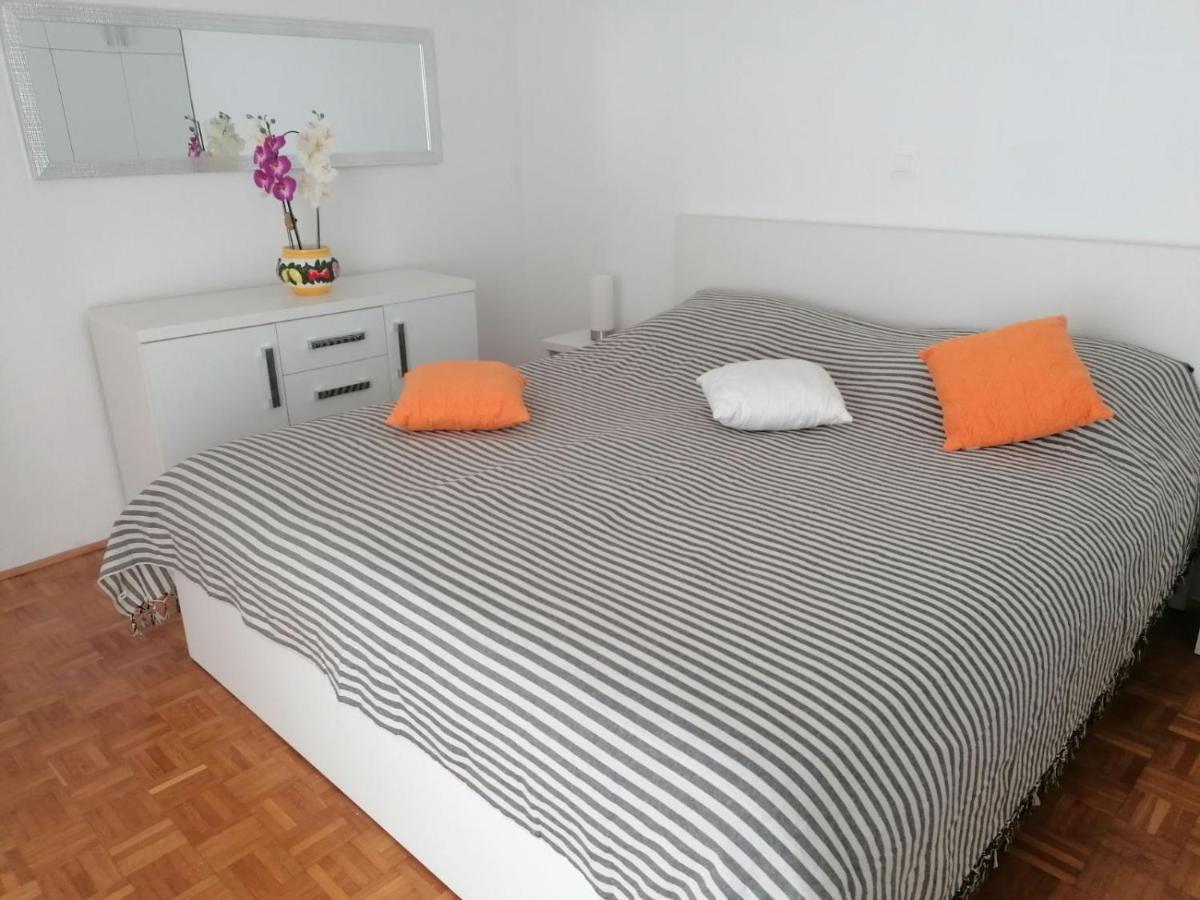 Apartman Petra Pula Bagian luar foto